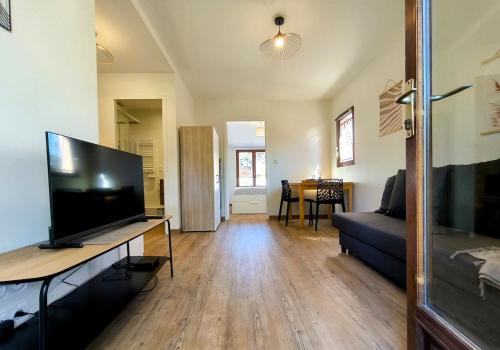 Les Roses - T2 - Proche plages et foret - Jardinet clos