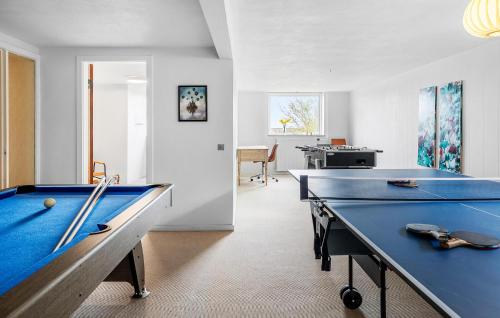 a room with two pool tables in a room at Awesome Home In Allinge With Wifi in Allinge