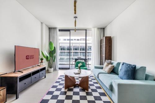 GuestReady – Modern comfort in JVC