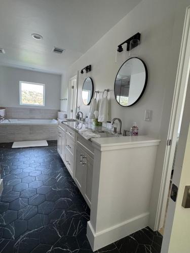 a bathroom with two sinks and a large mirror at Por Que No Los Dos in Marble Falls