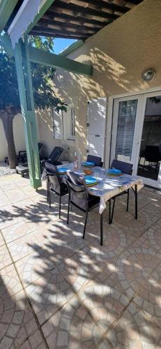 LAVANDINES I Joli T3 villa mitoyenne piscine proche plage Rochelongue Cap d'Agde