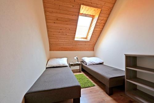 a room with two beds in a room with a window at Domki TERRA in Debina