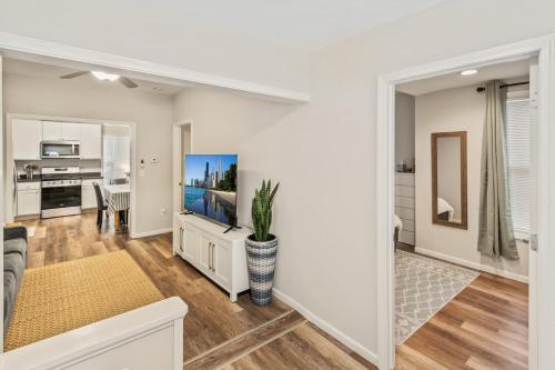 Nhà bếp/bếp nhỏ tại Beautiful Updated Home near Great Lakes Naval Base