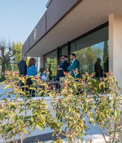 a group of people standing outside of a building at Ile Hotel in Peschiera del Garda