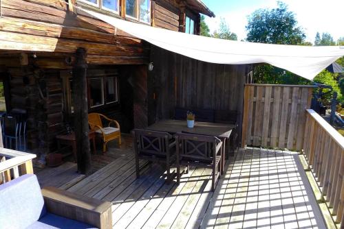 Μπαλκόνι ή βεράντα στο Charming timber house in the Stockholm Archipelago