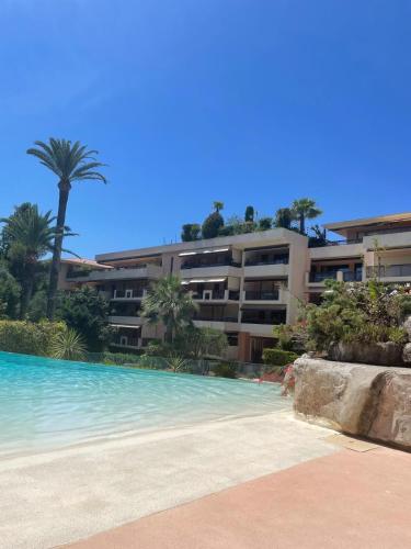 Appt 2ch 90m2 avec terrasse 40m2, piscine et tennis