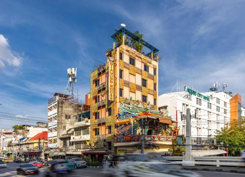 a tall building is being constructed on a city street at Diamond House Khaosan in Bangkok