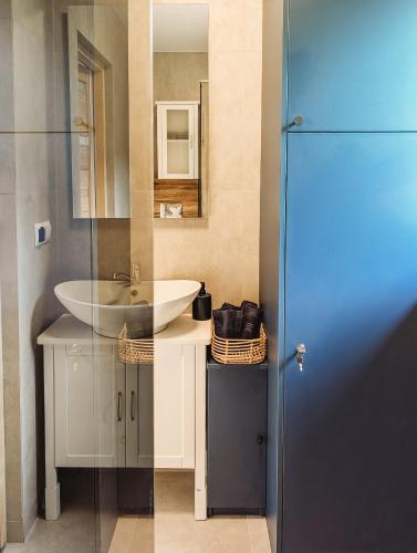 a bathroom with a sink and a mirror at Beskidzka Kraina in Porąbka