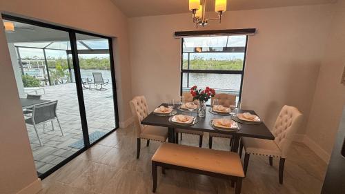Fotografie z fotogalerie ubytování Villa Sandi, Gulf Access with great water views v destinaci Cape Coral