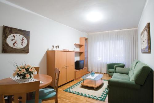Apartamentos La Aurora by Clabao