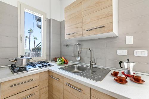 Køkken eller tekøkken på Stella Marina with Pool 100 m from beach