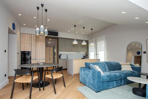 Three Pearls Deluxe Apartment by the Sea