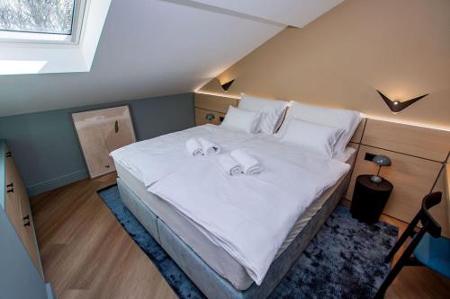 Three Pearls Deluxe Apartment by the Sea