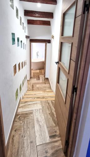 a hallway with a door and wooden floors at La Petite Chaouen de Galera in Galera