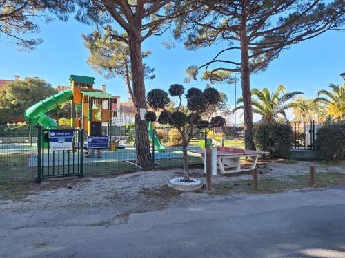 Photo de la galerie de l'établissement mobil home confort 3 chambre, au Barcarès