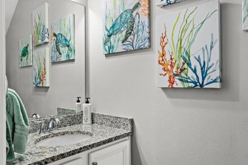 NEW 3BRs - Renovated - Waterfront - Game Room - 8mins to Beach photo 21