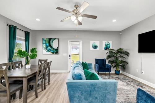 NEW 3BRs - Renovated - Waterfront - Game Room - 8mins to Beach photo 15