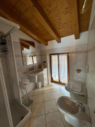 adele house photo 3