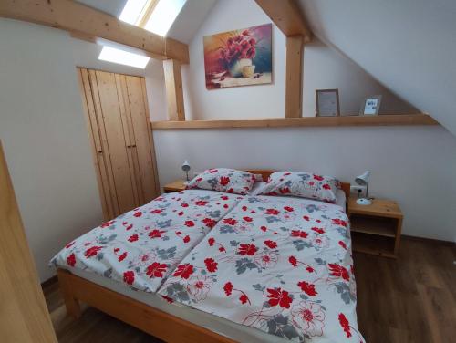 Postel nebo postele na pokoji v ubytování Apartmaji Mojca