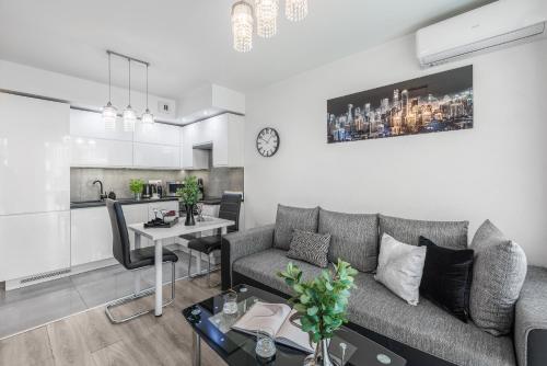 Dapur atau dapur kecil di Emihouse CityVibe Apartments
