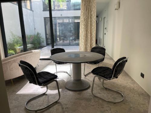 Glass & Charme - Central Suite photo 15