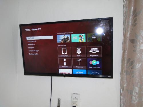 a flat screen tv hanging on a wall at MaréVila Taíba - Casa de Praia com Wi-fi e Vista para o mar in Taíba