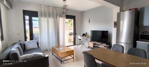 Peaceful with Pool and Parking - 2 bedrooms