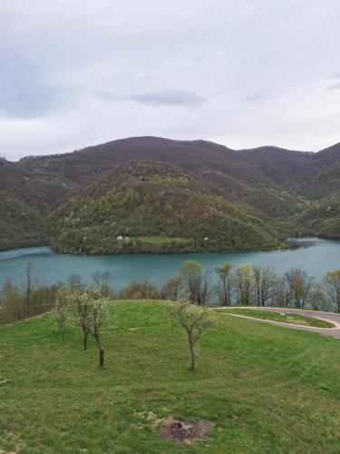 a view of a lake with mountains in the background at Cottage MIRNI RAJ in Jajce
