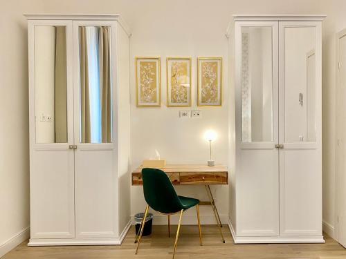 a room with a desk and a green chair at Mazzini 34 Collection in Florence