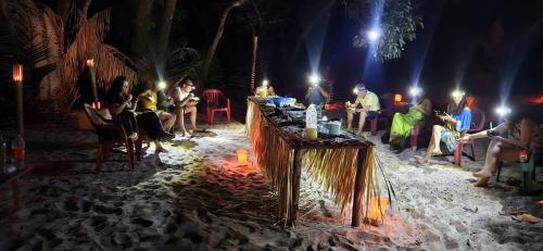a group of people sitting around a table on a stage at Redário Pô do Sol in Água Boa