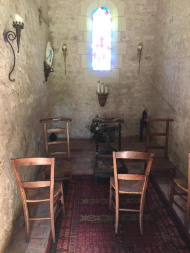 a room with two chairs and a stained glass window at Cambraye in Marcilly-sur-Vienne