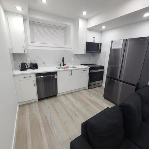 Dapur atau dapur kecil di Carrington Cozy Suite, Calgary