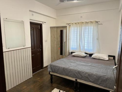 Private Cozy Room in Central Flatにあるベッド