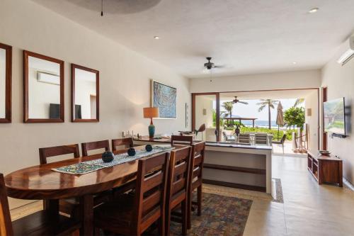 Marea Beachfront Villasにあるシーティングエリア