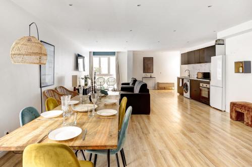 Sejour elegant aux Buttes Chaumont pour 12 pers