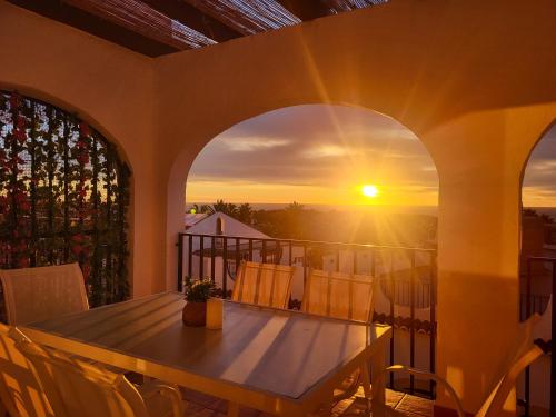 Casa Sunrise - Deluxe house with rooftop, 5 pools and panoramic sea views, Calpe