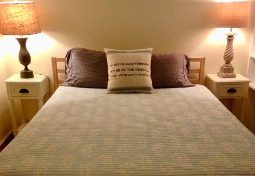 Comfy and Quiet Beachy Bungalow