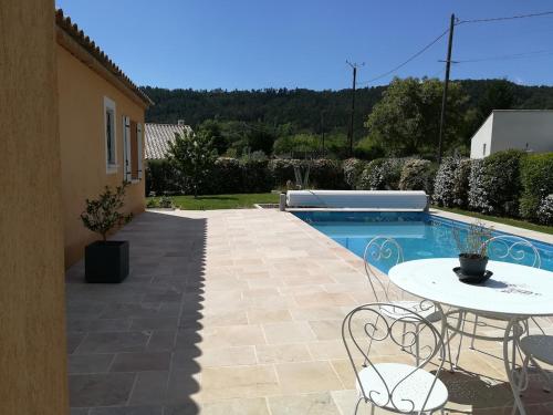 Villa pool air-conditioning garage near golf