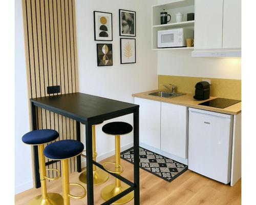 Una cocina o cocineta en HÔTEL PARTICULIER - Plein Centre Ville - Idéal Groupes