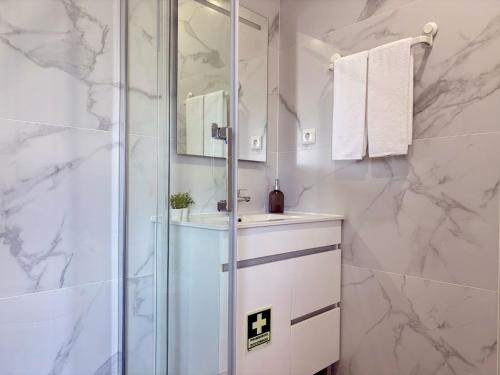 a bathroom with a shower and a sink at Aurora Abode in Caldas da Rainha