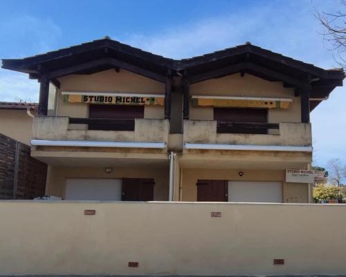 Bangunan di mana terletaknya apartmen
