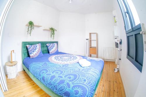 Ένα ή περισσότερα κρεβάτια σε δωμάτιο στο Appartement très lumineux - vue sur la ville - 4 personnes