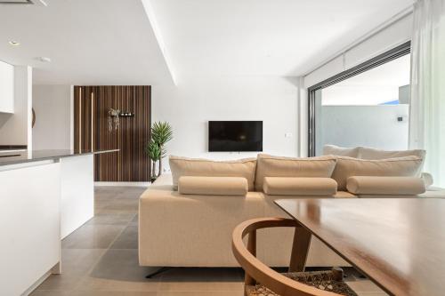 Oasis 325 with private garden & wellnes