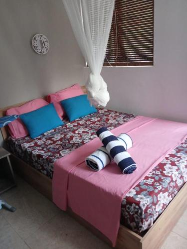 a bed with two towels on top of it at Villasjohnclair in Eau Vanée