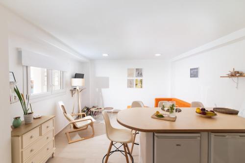a kitchen and dining room with a table and chairs at Nikkon summer home in Matala