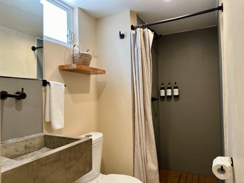 Koupelna v ubytování Pachamaya Holistic Wellness & Spa