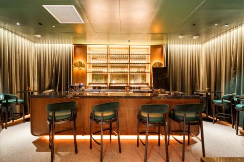 Ultimate Elegance Studio with Panoramic City Views photo 26