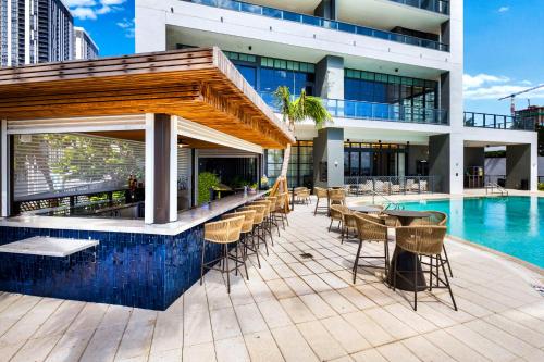 Ultimate Elegance Studio with Panoramic City Views photo 29