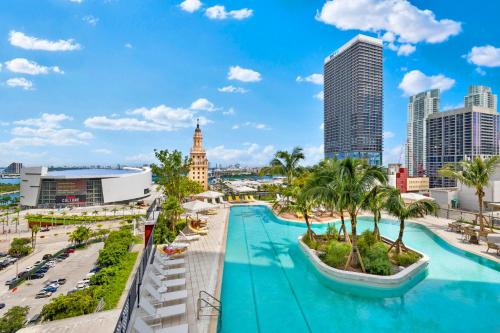 Ultimate Elegance Studio with Panoramic City Views photo 8