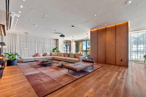 Ultimate Elegance Studio with Panoramic City Views photo 35